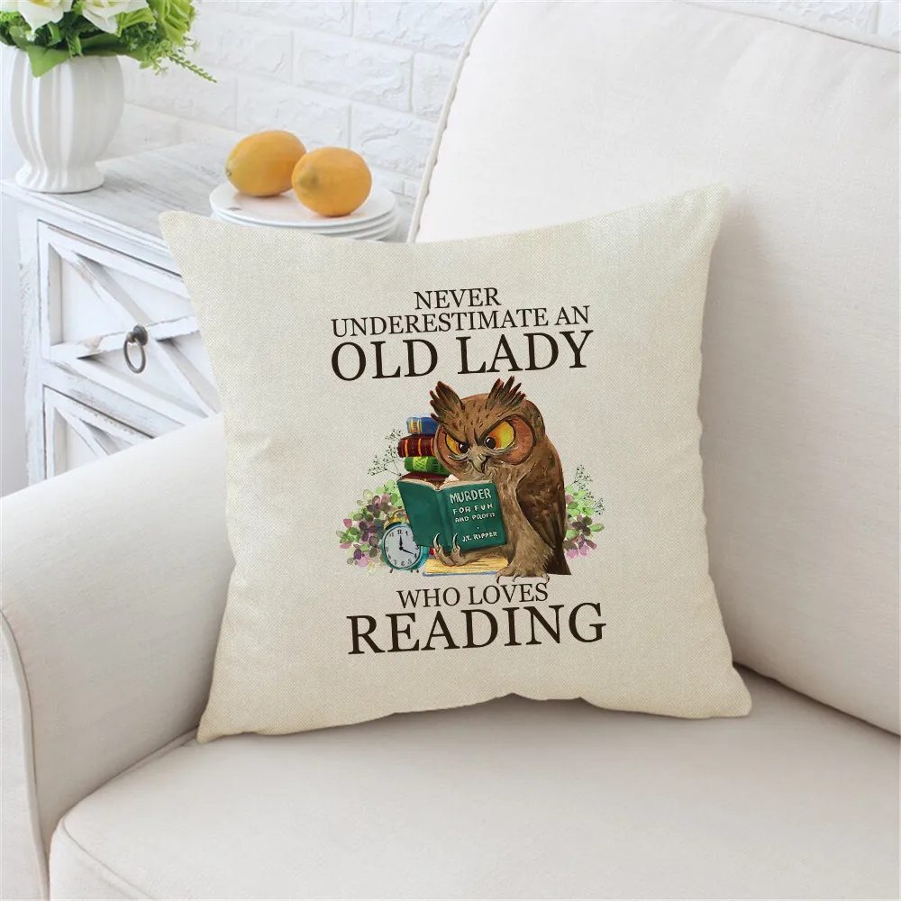 Never Underestimate An Old Lady Who Loves Reading Book Lovers Gift PILS07