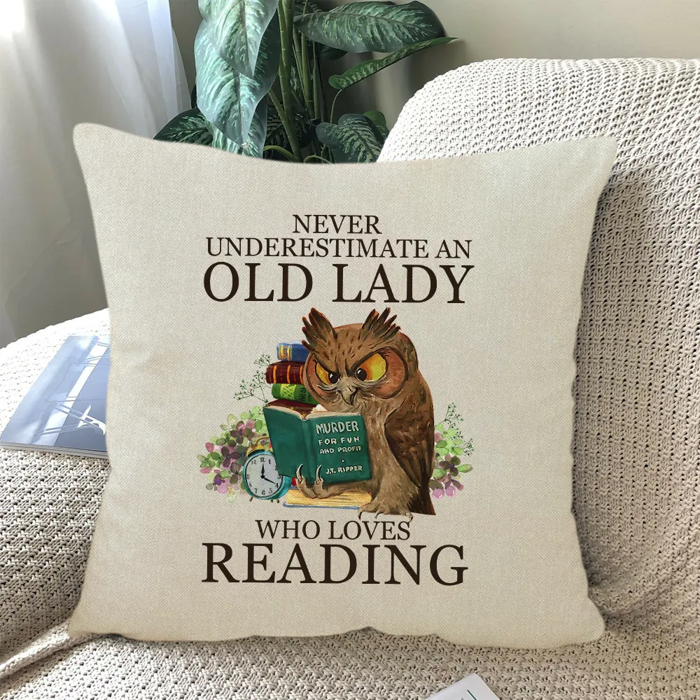 Never Underestimate An Old Lady Who Loves Reading Book Lovers Gift PILS07