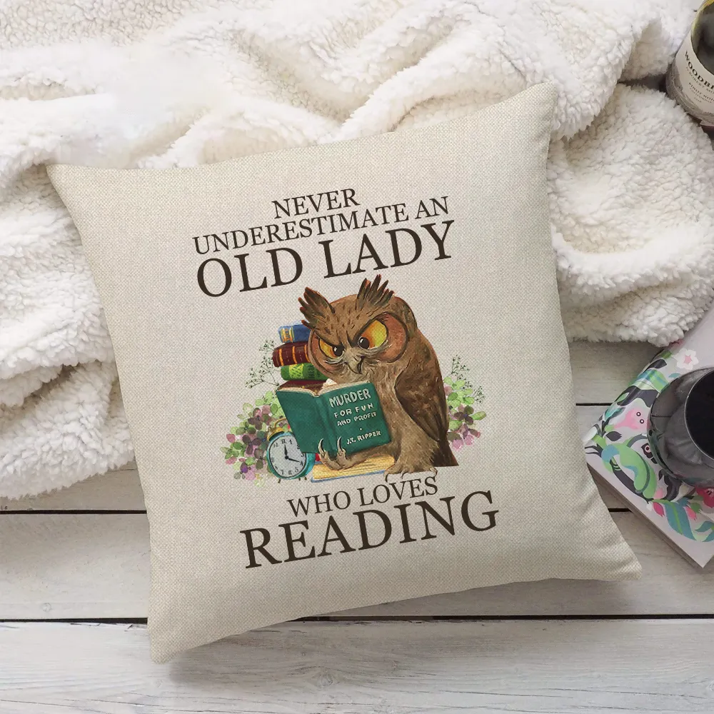 Never Underestimate An Old Lady Who Loves Reading Book Lovers Gift PILS07