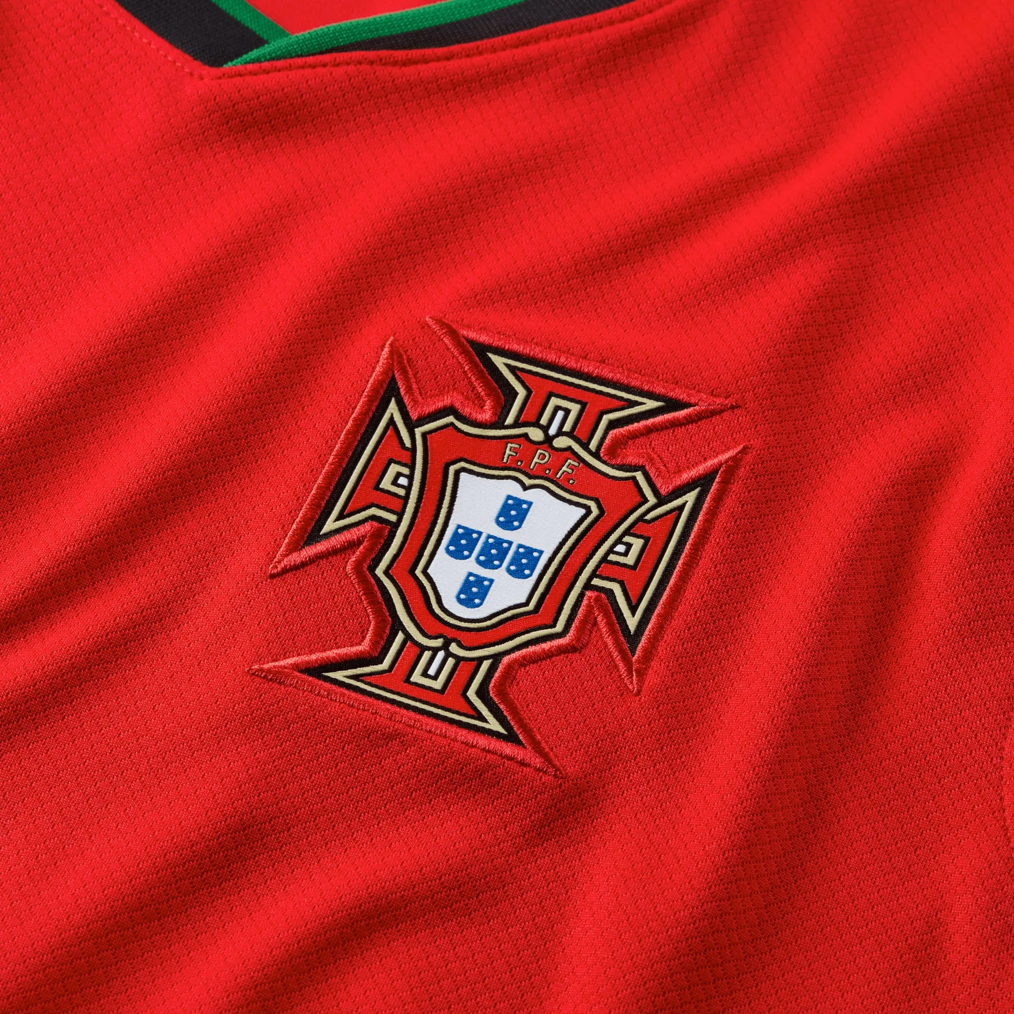 Nike Men's Portugal 2024/25 Home Jersey Red/Green